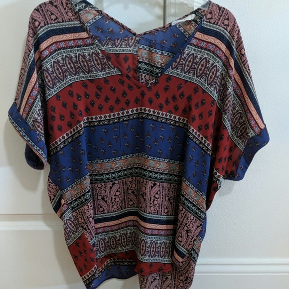 Mixed pattern V-neck top - Picture 1 of 6